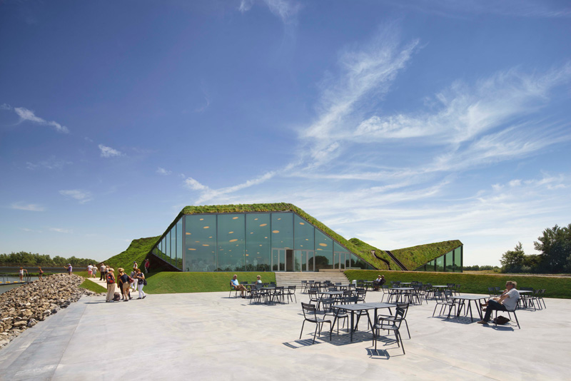 Музей със зелен покрив, подходящ за разходка