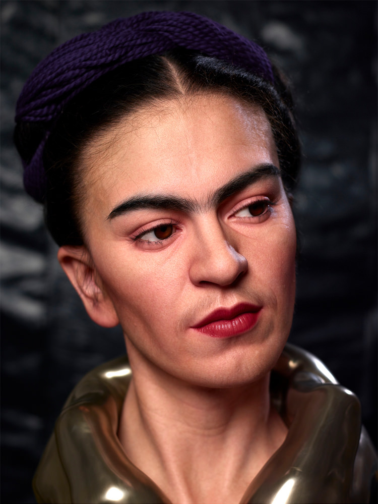 Поразително реалистична скулптура на Фрида Кало