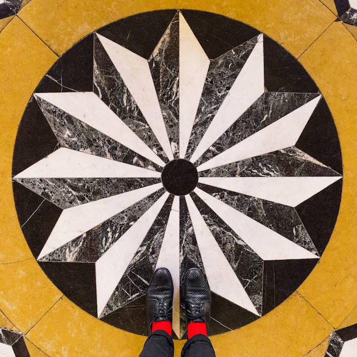 Плочки-шедьоври под краката на пешеходците във Венеция