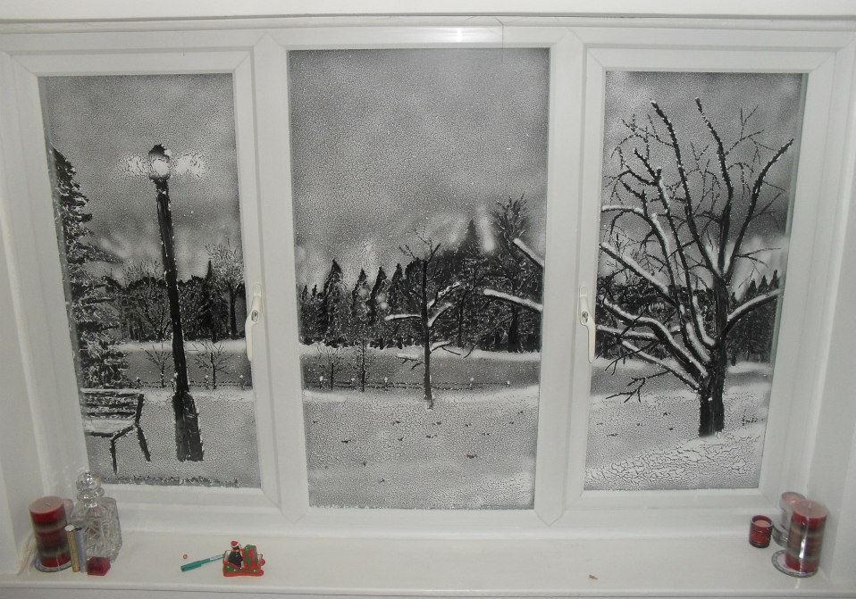 Прекрасни снежни рисунки върху прозорци