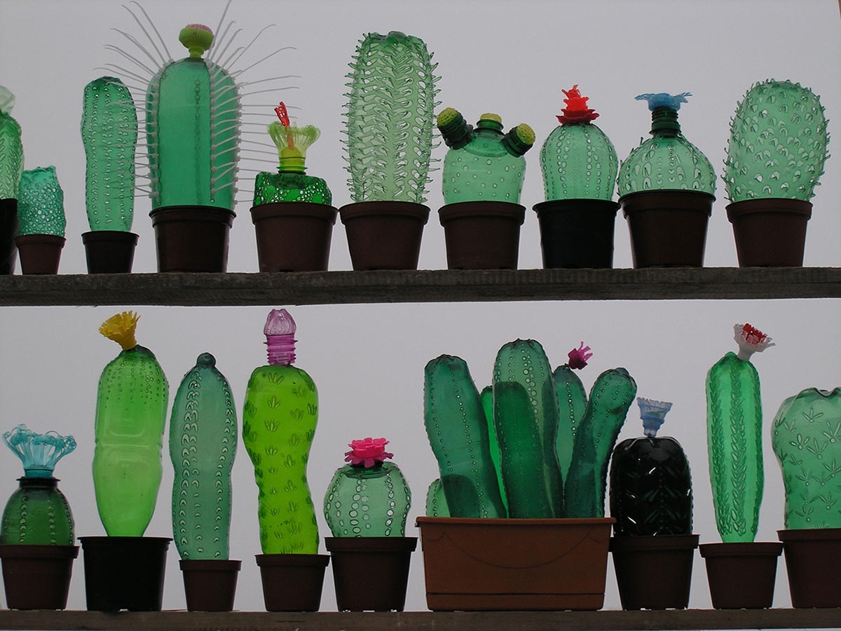 Впечатляващи фигури от пластмасови бутилки