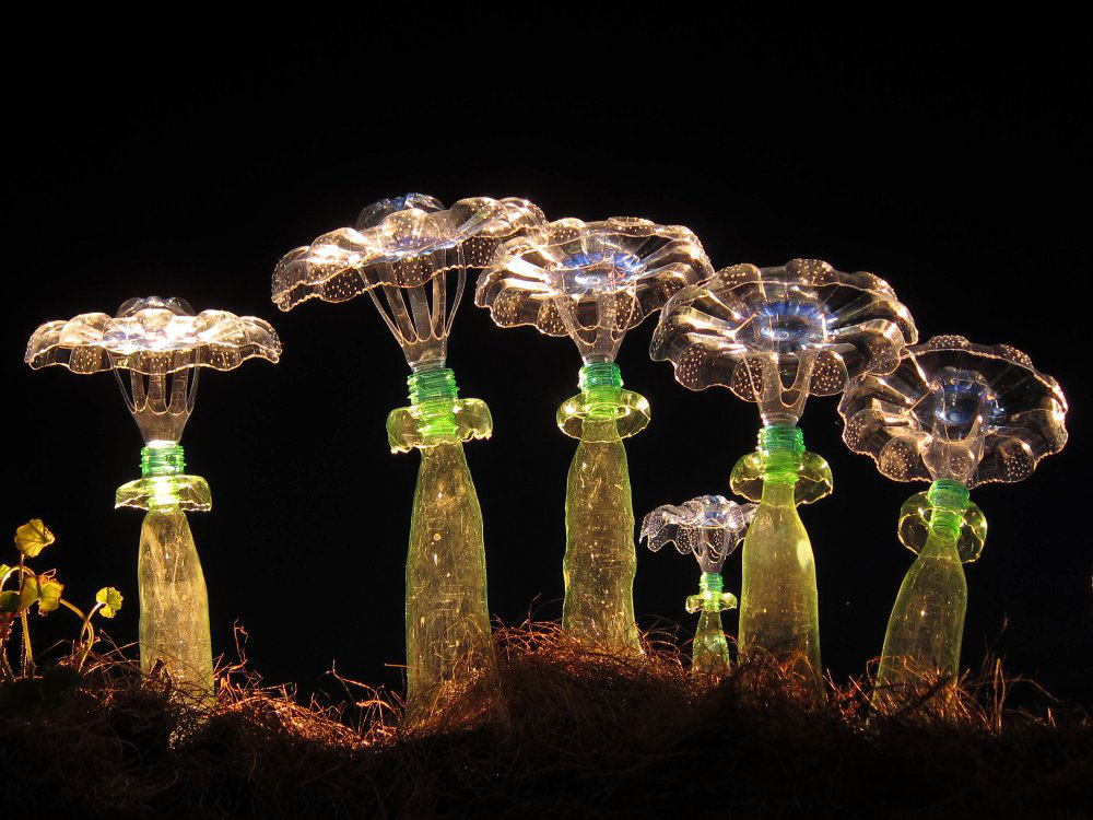 Впечатляващи фигури от пластмасови бутилки