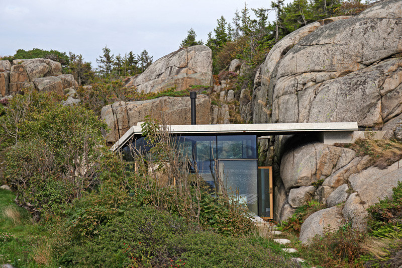 Хижа сред скалите на Норвегия