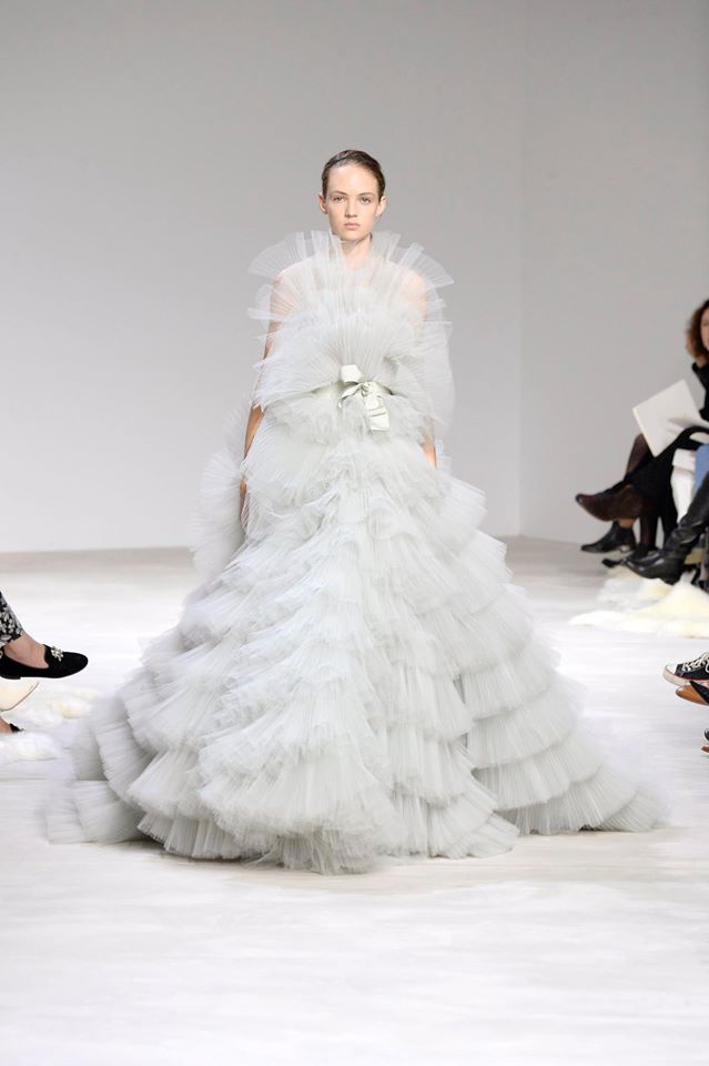 Висша мода от Giambattista Valli за пролет-лято 2016-а