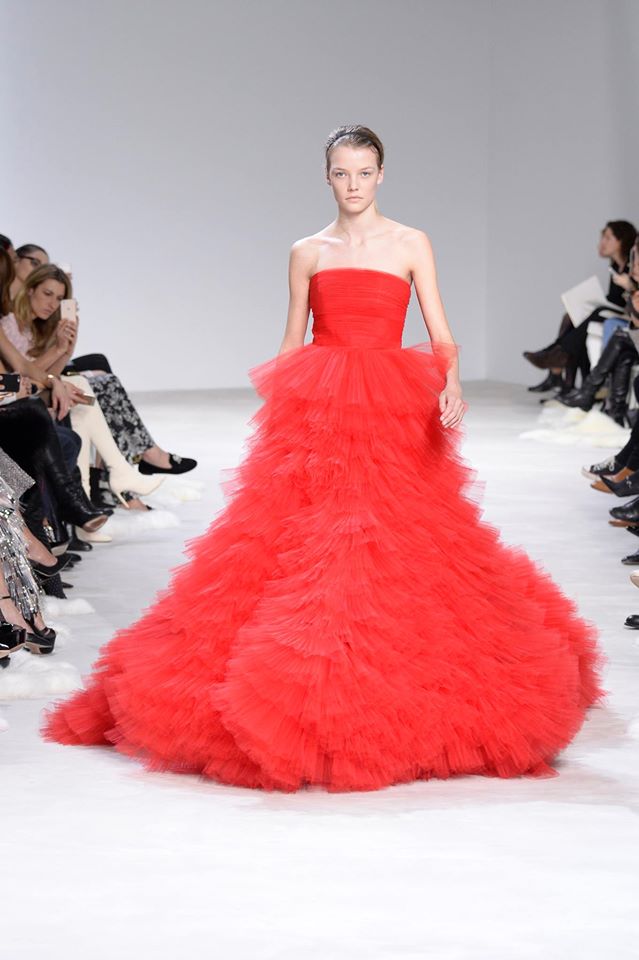 Висша мода от Giambattista Valli за пролет-лято 2016-а