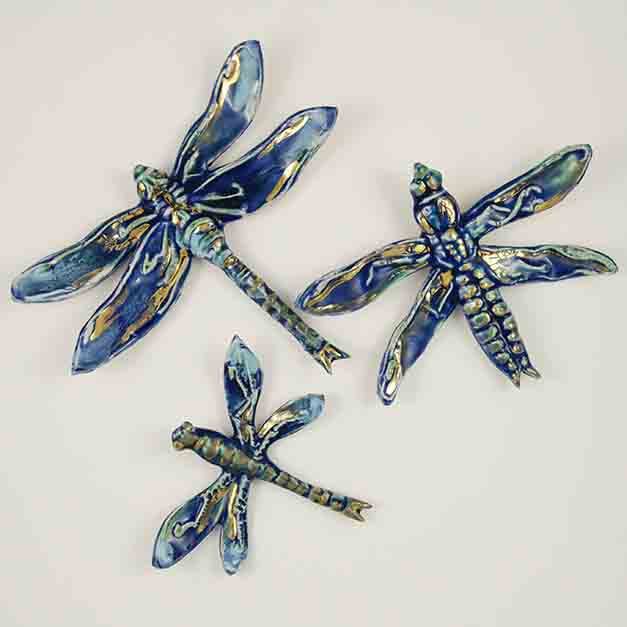 Нашествие от хиляди керамични насекоми