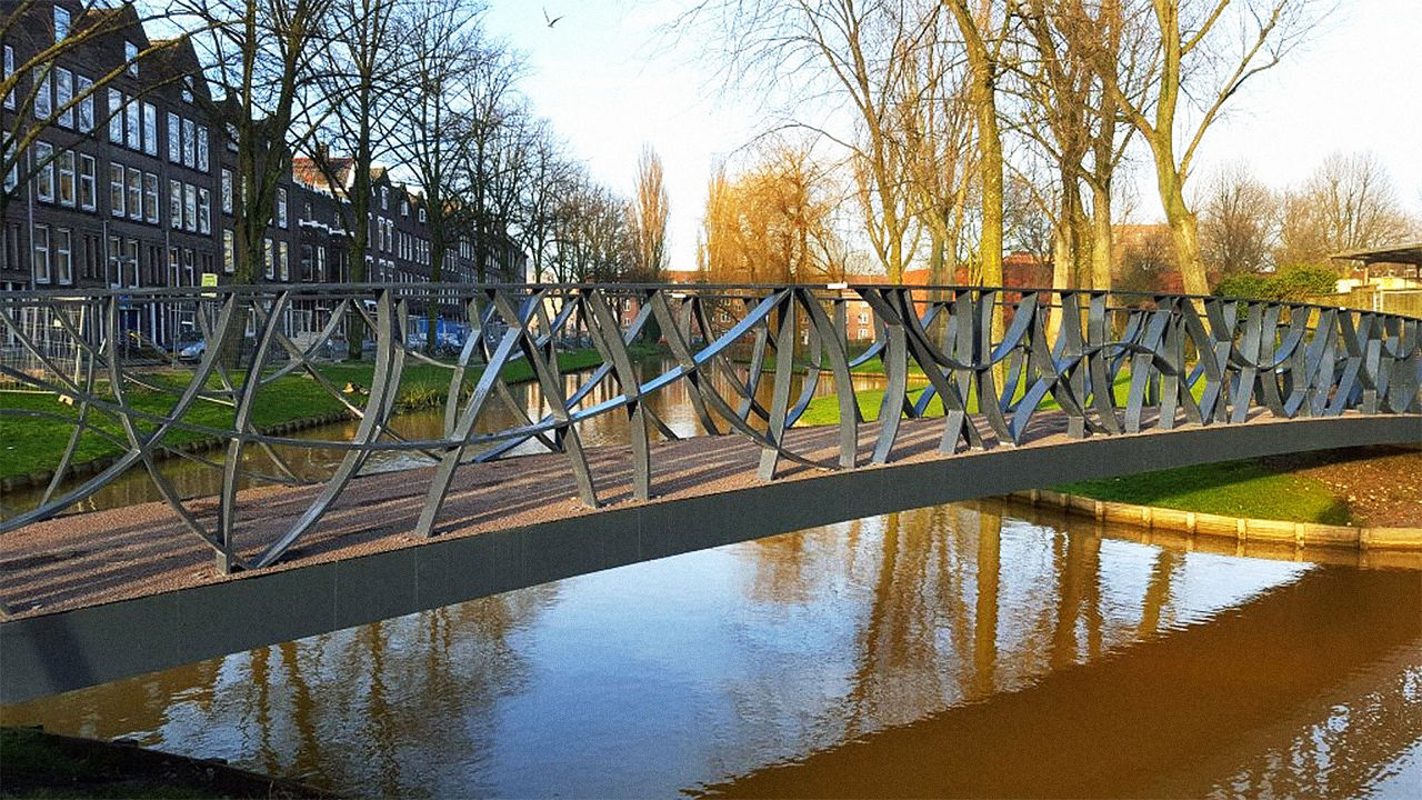 Ротердам строи мостове от пластмаса