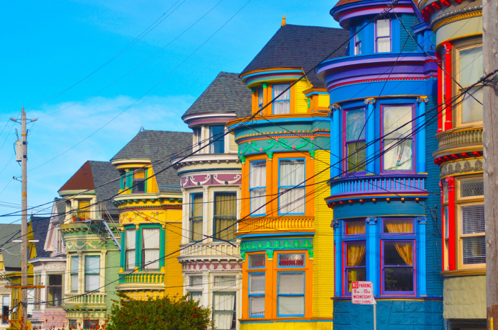 Симпатични цветни сгради от различни градове по света