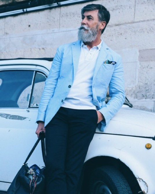 60-годишен мъж сбъдва мечтата си да стане модел