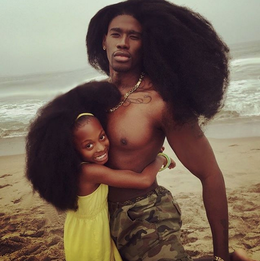 Баща и дъщеря предизвикват фурор с впечатляващите си коси