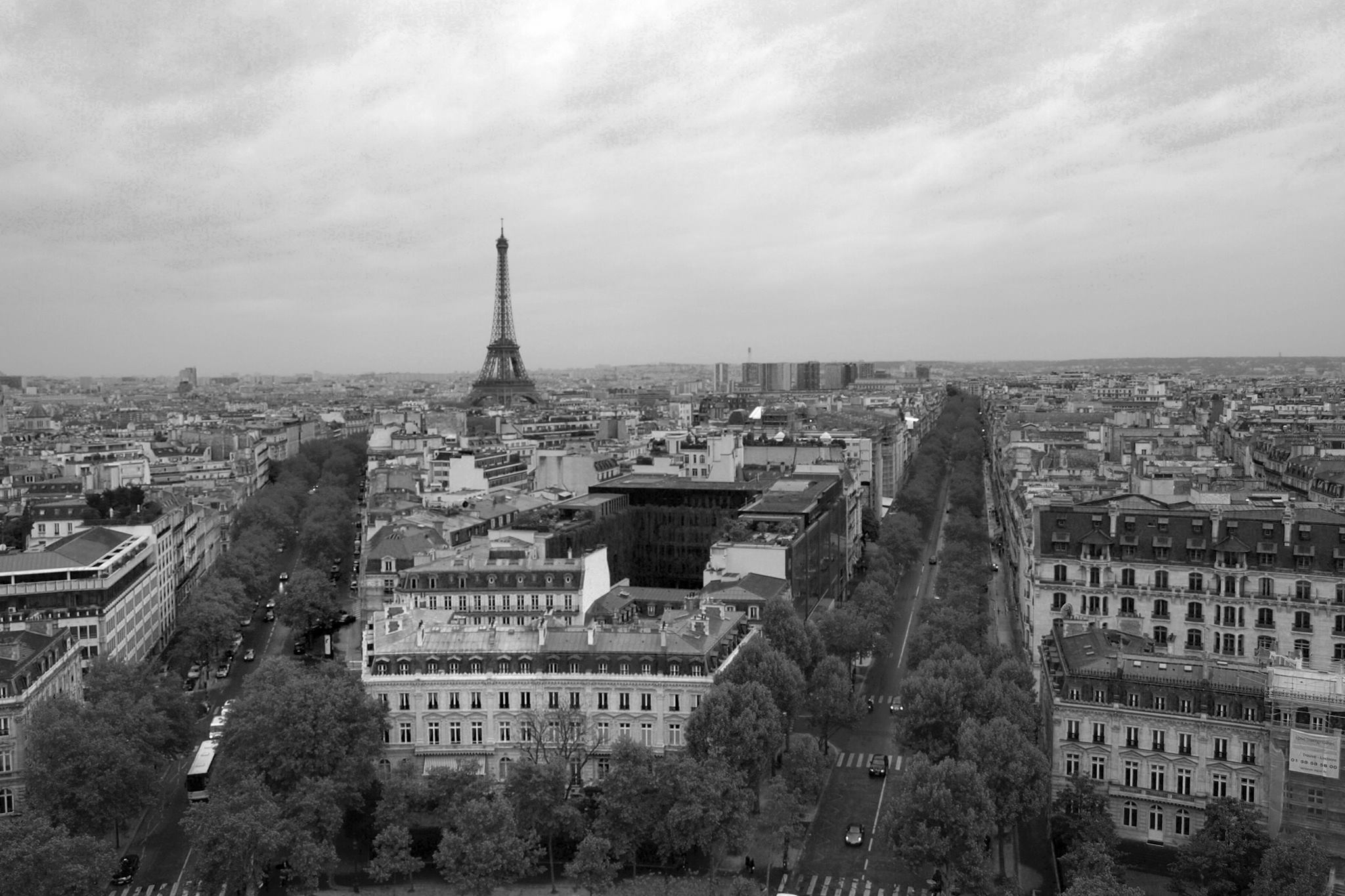 Под небето на Париж