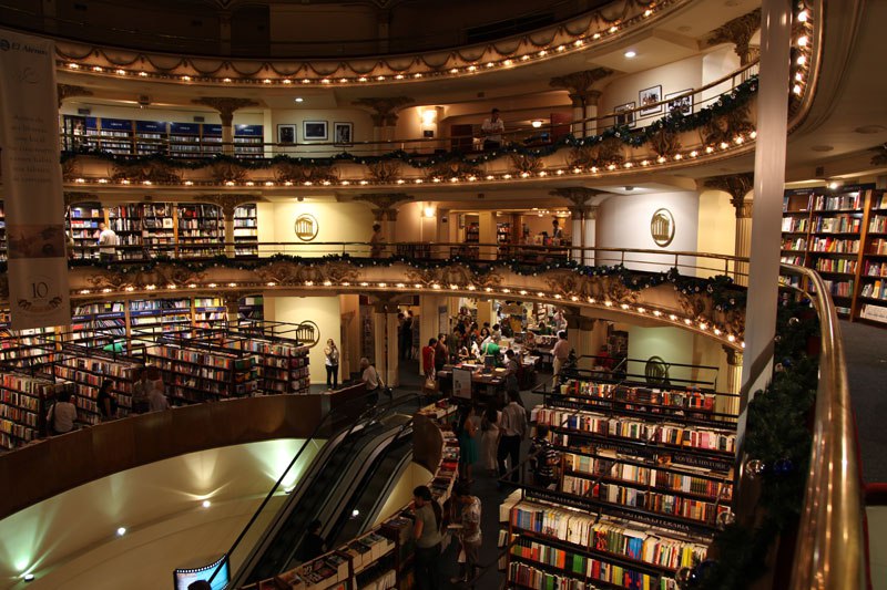 100-годишен театър, превърнат в невероятна книжарница