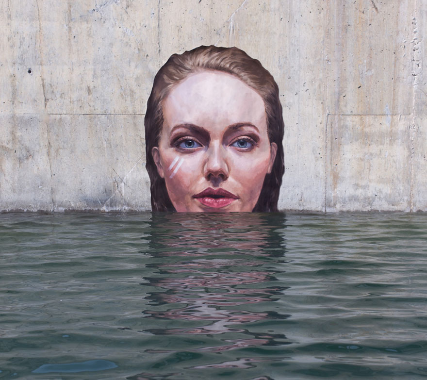 Изумителни рисунки на жени върху изоставени съоръжения в морето