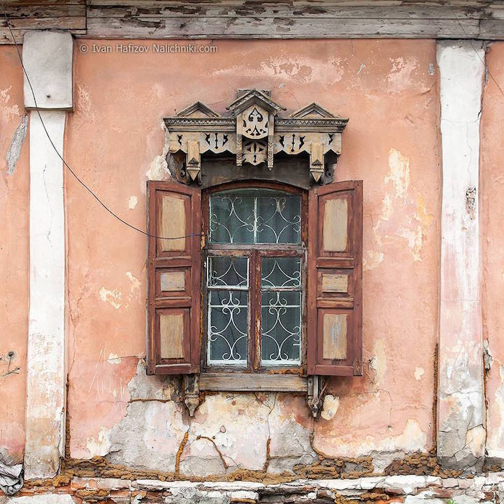 Впечатляващи декоративни рамки на прозорци в Русия