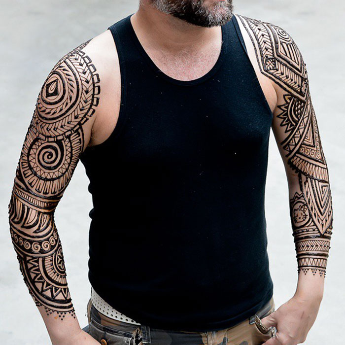 Екстравагантни мъжки татуировки с къна