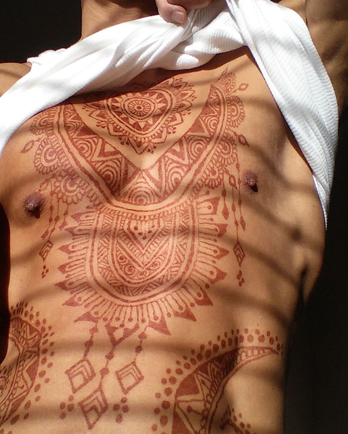 Екстравагантни мъжки татуировки с къна