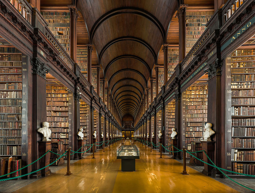 300-годишна библиотека в Дъблин, съхраняваща 200 000 книги
