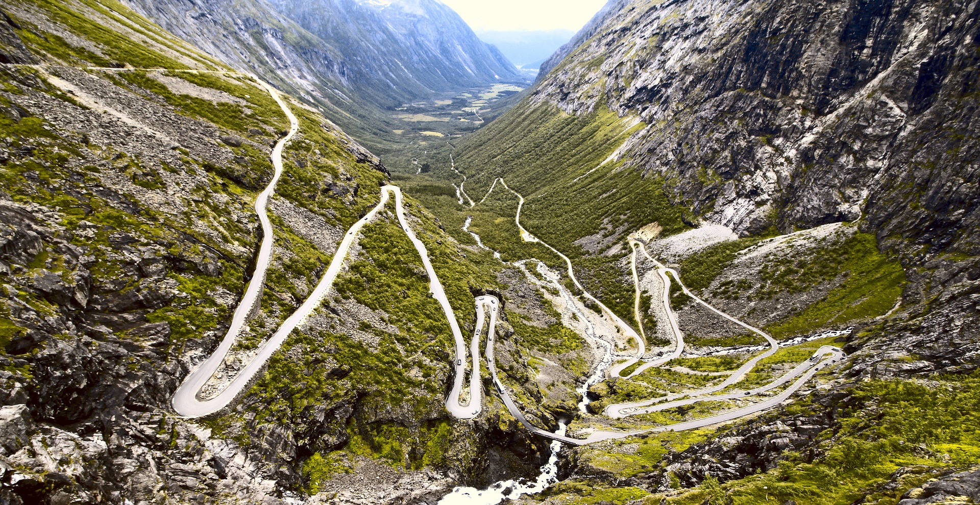 Някои от най-красивите пътища в Европа, които си заслужава да видите