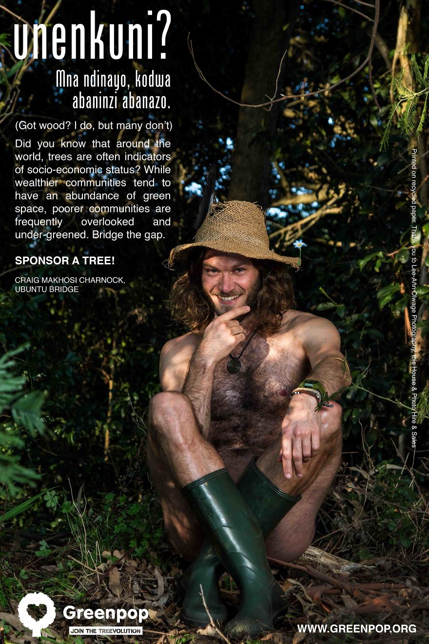 Голи мъже в кампания за засаждане на дървета