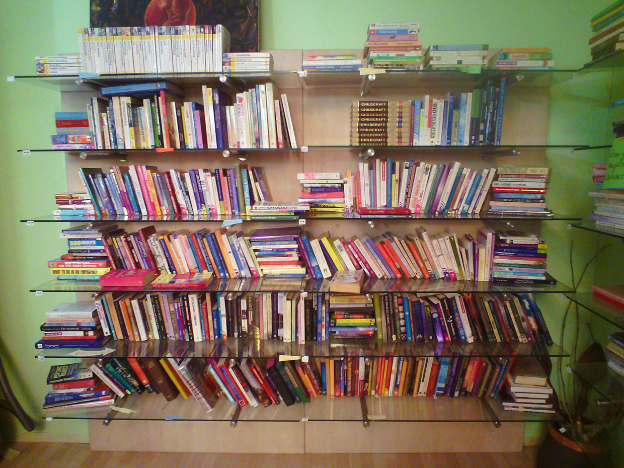Библиотеката Hot Spot Books&Arts - модерно читалище в центъра на София