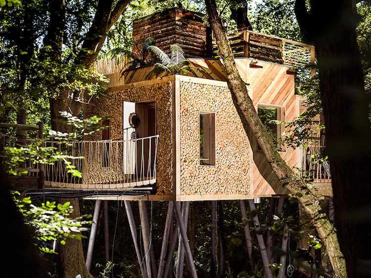 Луксозна дървена къща в гората