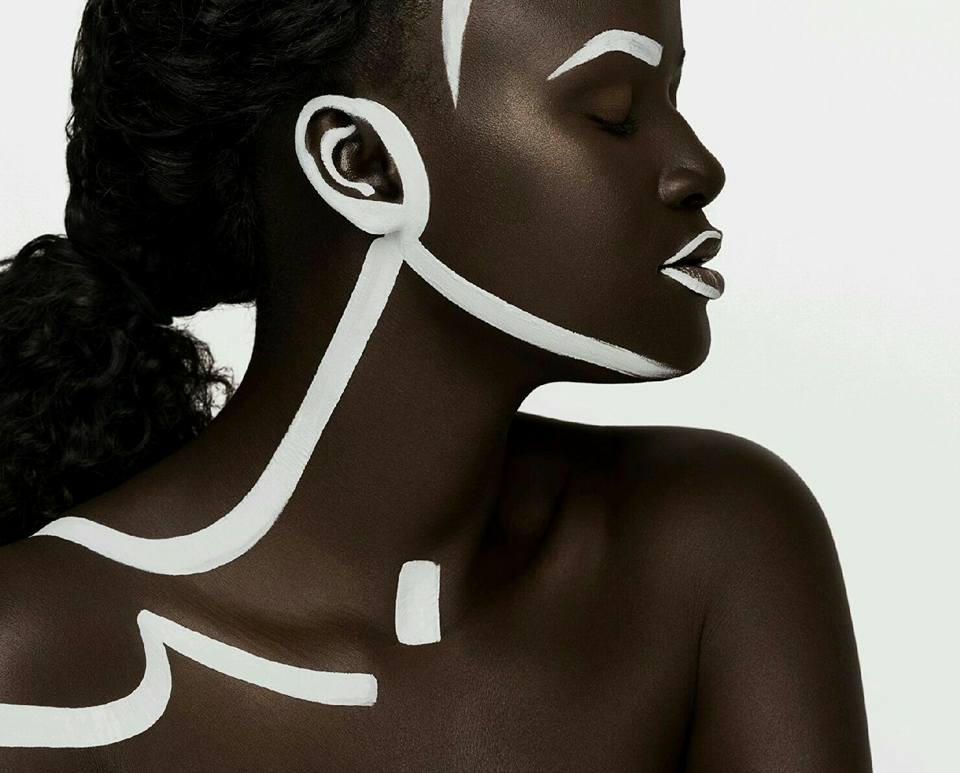Меланиновата богиня - моделът с най-невероятно тъмния цвят на кожата