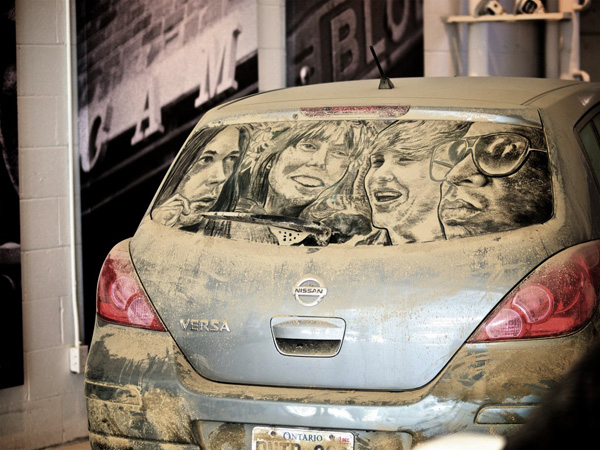 Оригинални рисунки върху мръсни автомобили