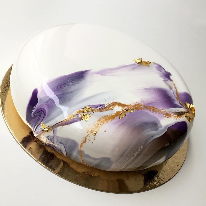 Върховни торти с огледална глазура