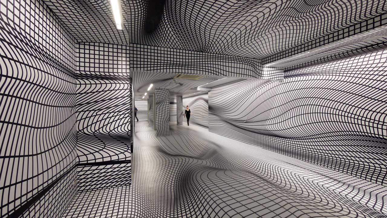 Оптични илюзии превръщат зали в хипнотизиращи стаи