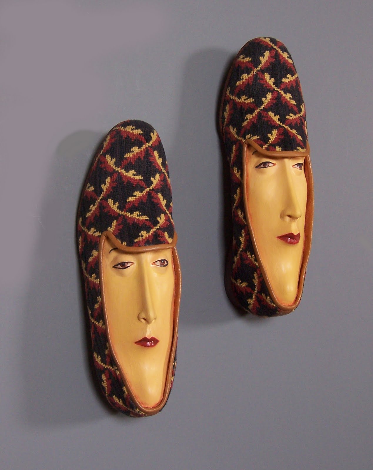Шантави обувки с лица