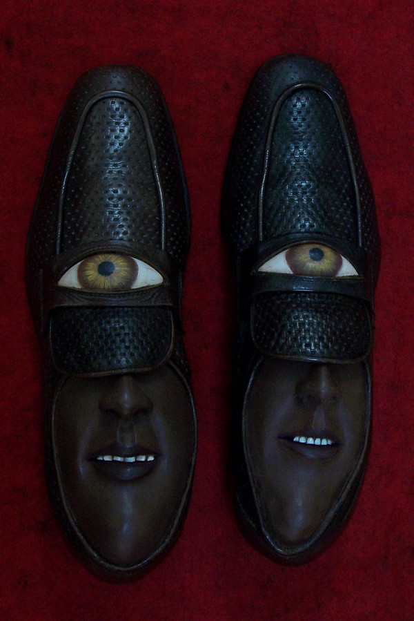 Шантави обувки с лица