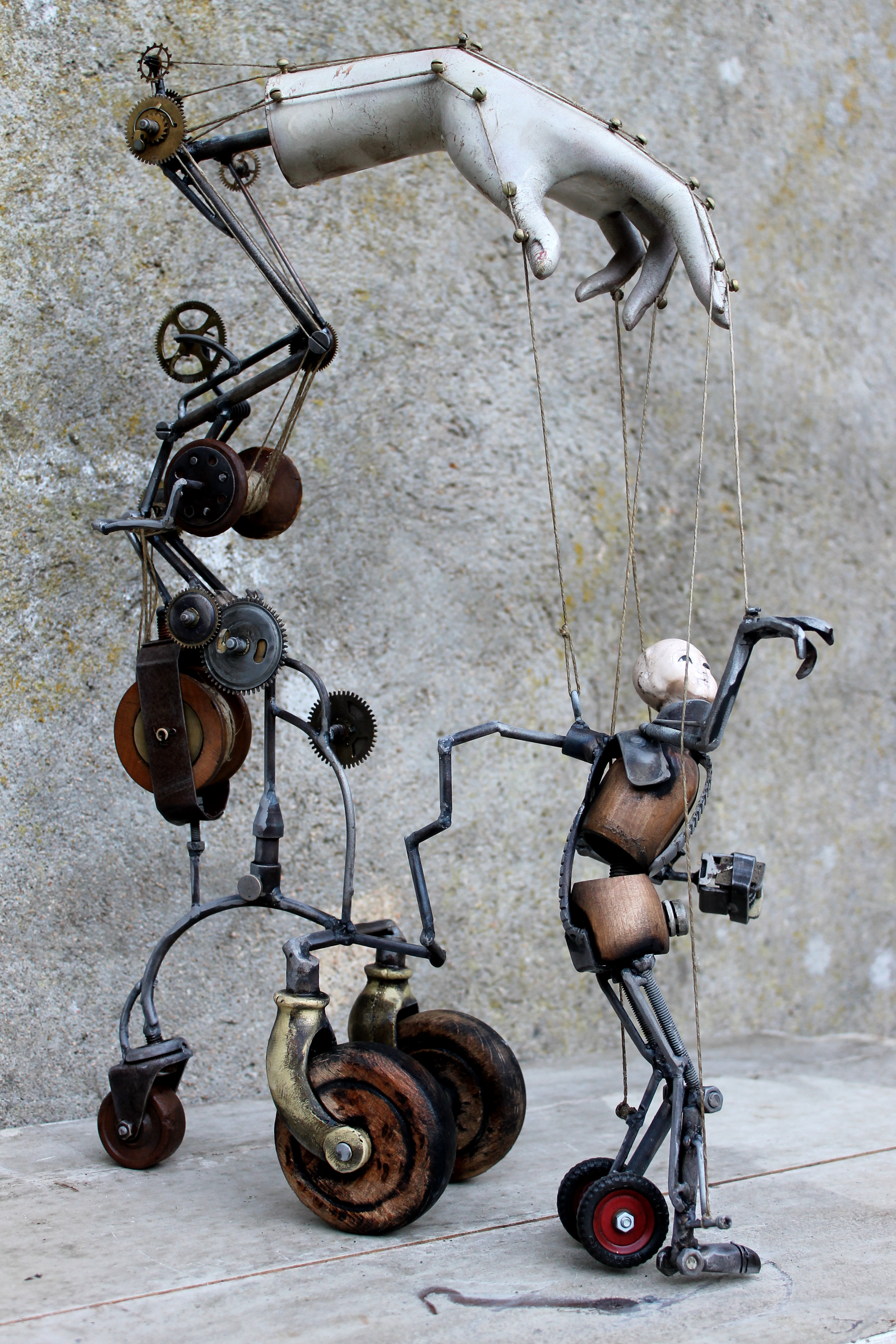 Авангардни метални скулптури