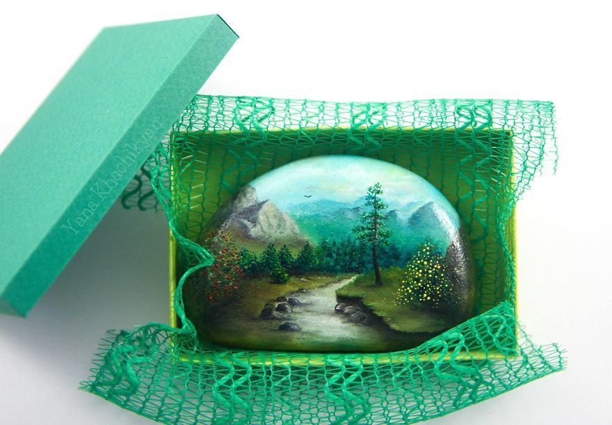 Прекрасни рисунки върху камъчета