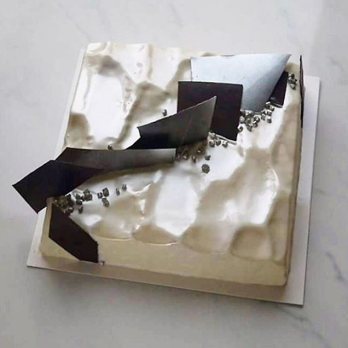 Изкушаващи архитектурни торти с огледална глазура