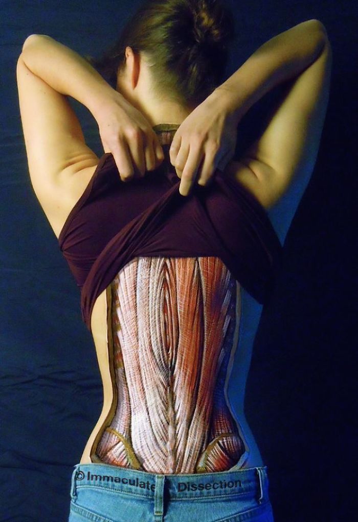 Реалистичен бодиарт, показващ анатомията на човешкото тяло