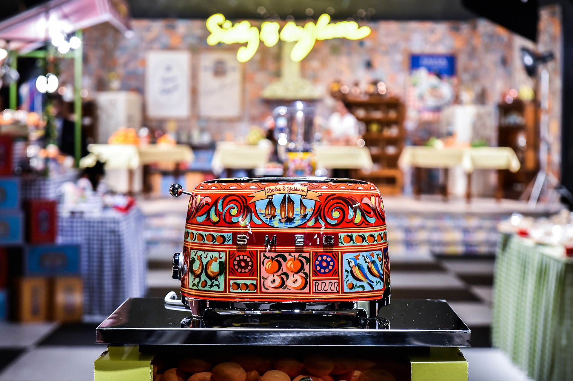 Dolce & Gabbana пусна кухненски уреди със сицилиански мотиви