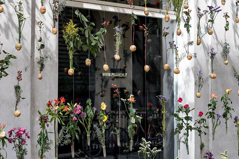 Уникална завеса от над 2000 цветя по фасадата на сграда в Милано