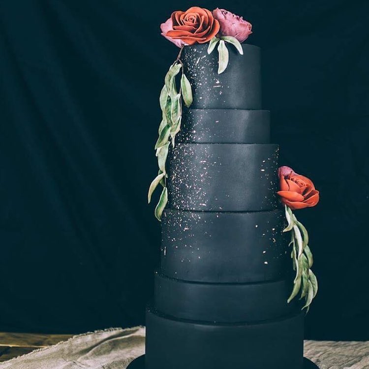 Черни сватбени торти - нестандартни и впечатляващи