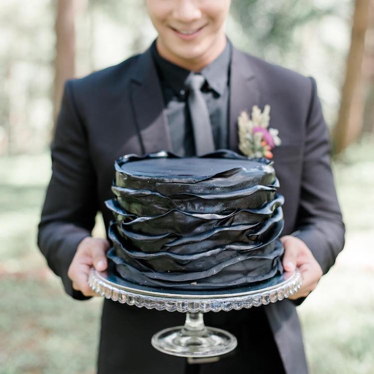 Черни сватбени торти - нестандартни и впечатляващи