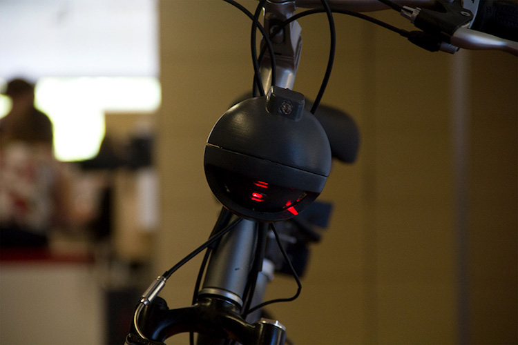"Умно" устройство се грижи за безопасността на велосипедистите