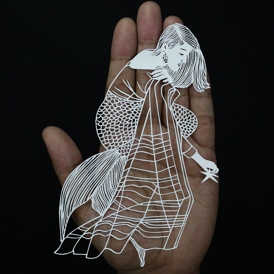 Изкуство от хартия: уникалността на жената, показана като русалка