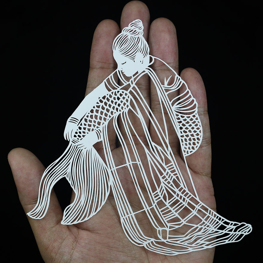 Изкуство от хартия: уникалността на жената, показана като русалка