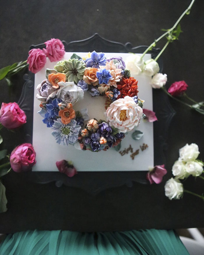Торти с цветя, които изглеждат твърде красиво, за да бъдат изядени