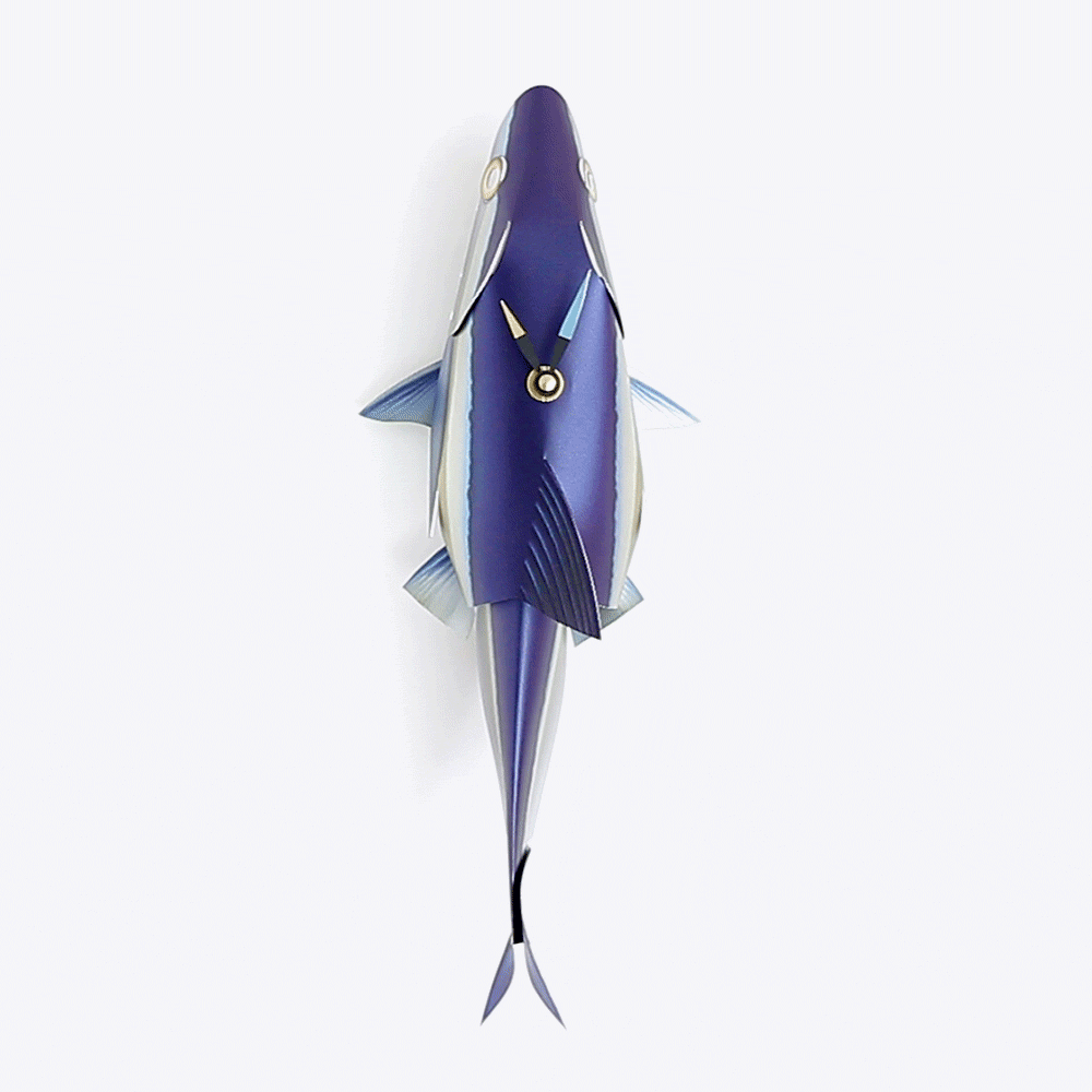 Часовник-риба, който си движи опашката