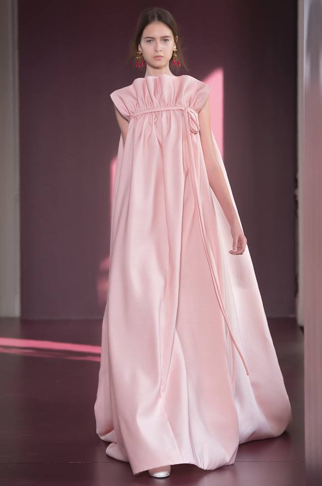 Висша мода от Valentino за есен-зима 2017/2018 г.