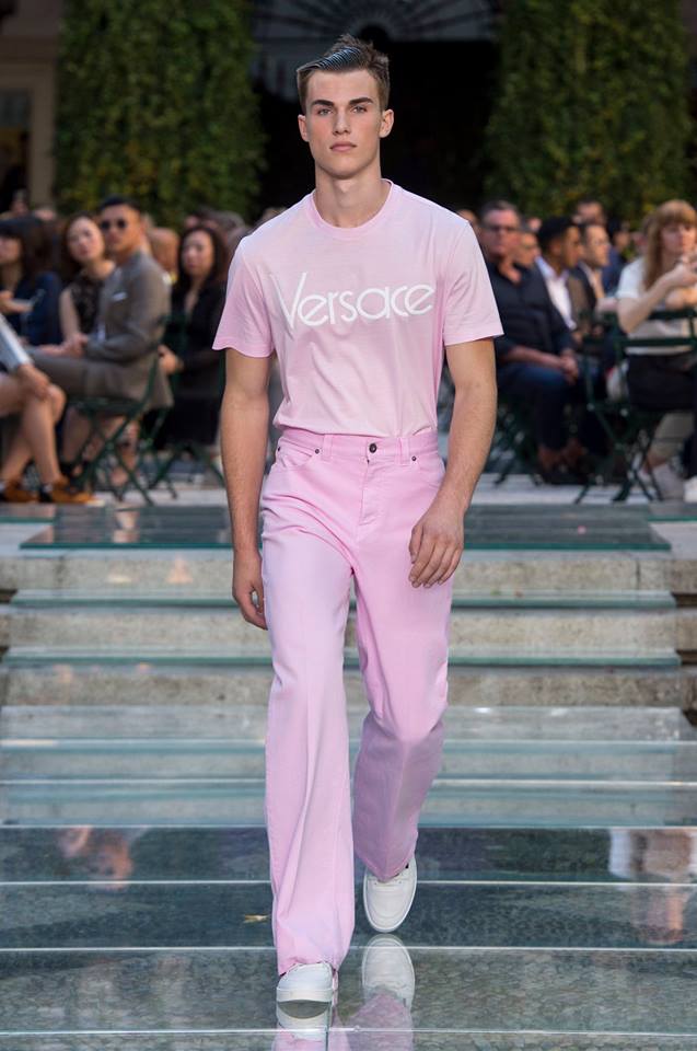 Мъжката колекция на Versace за пролет-лято 2018 г.