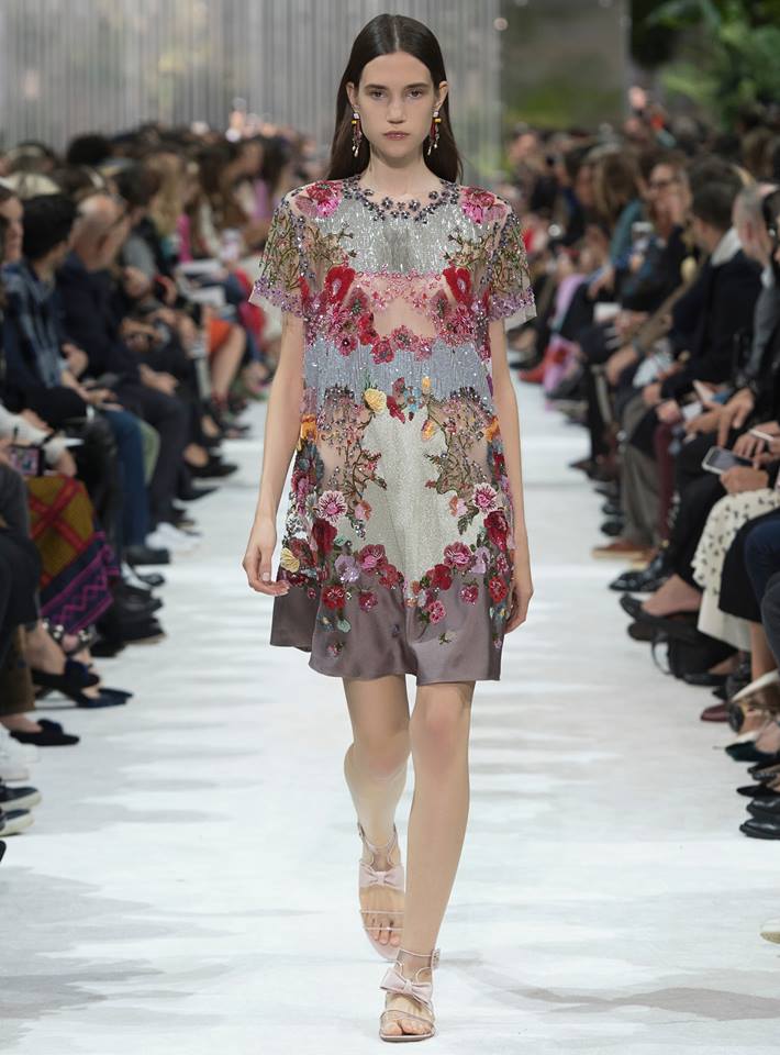 Небрежен шик от Valentino за пролет-лято 2018