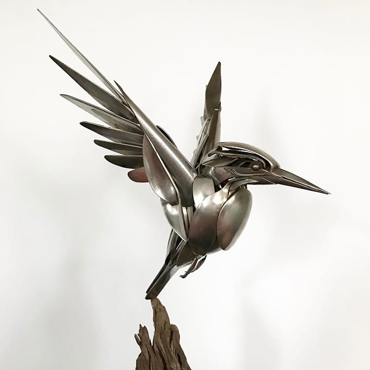 Великолепни птици, направени от стари прибори за хранене