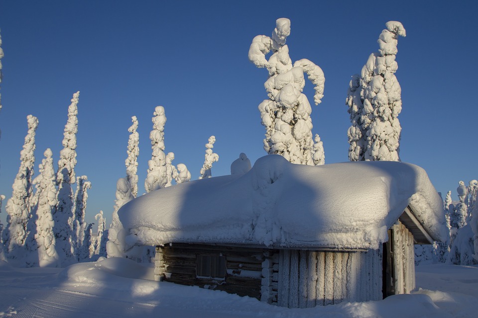 Прекрасни снимки на къщи, отрупани със сняг