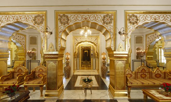 Raj Palace Hotel или емблемата на кралския интериор в Индия